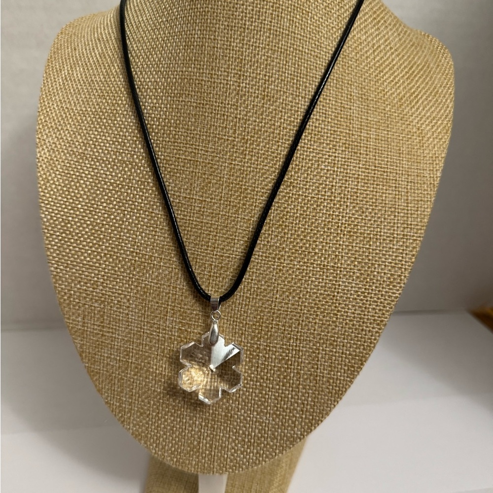 Cute Clear Glass Snowflake Pendant Necklace